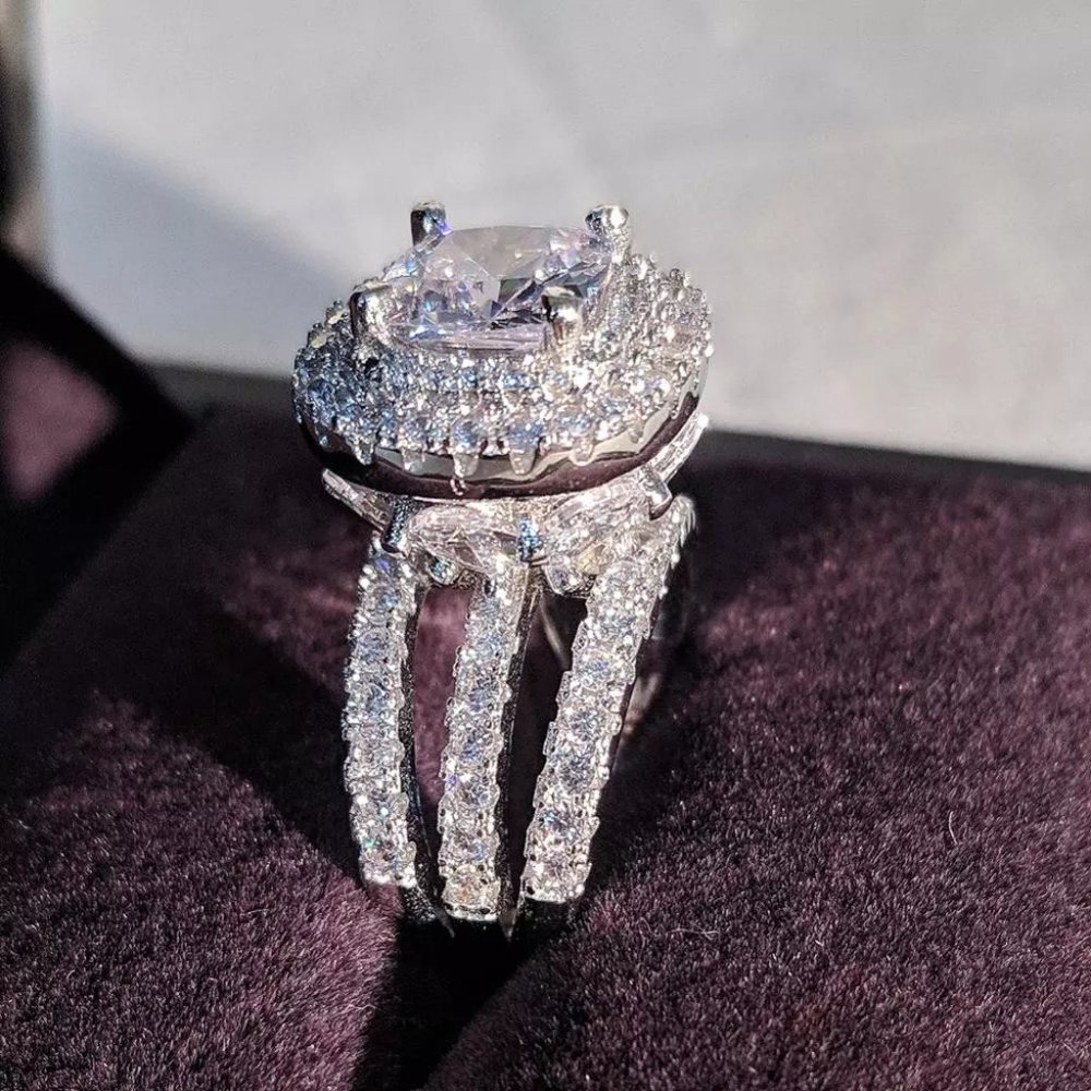 NEW SILVER ROUND DIAMOND HALO ENGAGEMENT RING - Picture 2 of 6